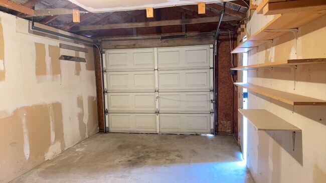 Photo - Two Bedroom, One bathroom, Pet Friendly Ho...