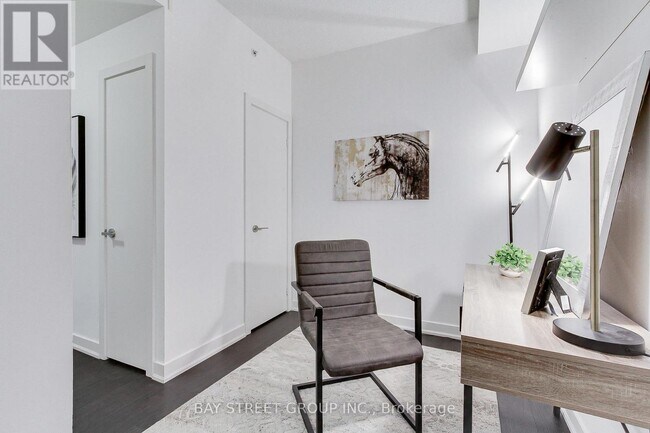 Photo - 199 Richmond St W Unit 517