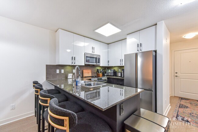 Photo - Charming 2 Bed 2 Bath + Den Ground Level Condo in Walnut Grove Unité A117