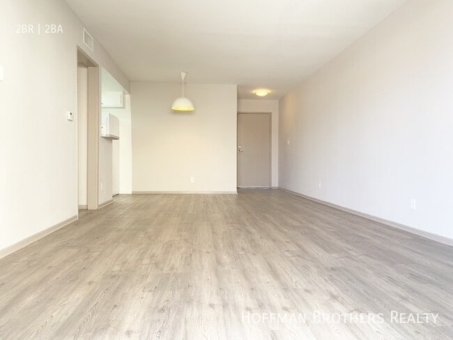 Photo - 3132 Bagley Ave Unidad 206
