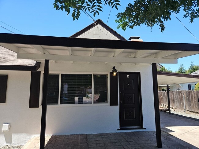 Photo - Franklin Triplex - Golden Dev Unit Franklin Triplex A