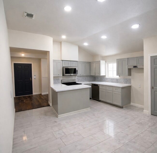 Photo - 1035 Auburn View Ln