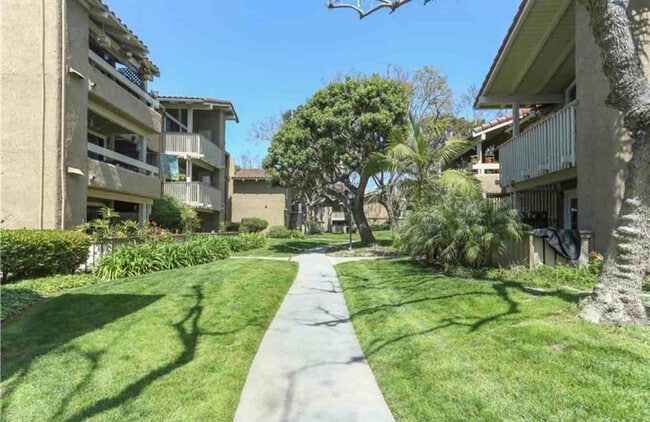 Photo - 21372 Brookhurst St Unidad 128- Room B