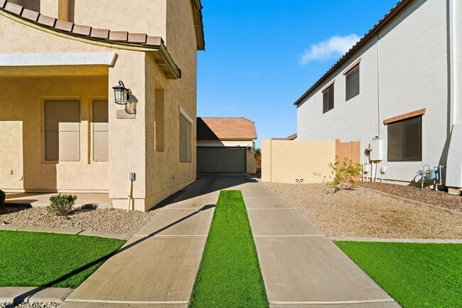 Photo - Beautiful 3-bedroom, 2-bathroom residence in the lively city of Mesa, Arizona!