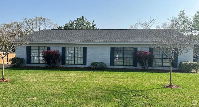 Building Photo - Downtown Foley Duplex now available Rental