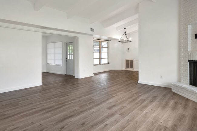 Photo - 3BR Pet-Friendly Rental w/ Large Fenced Backyard & Screened-in Lanai