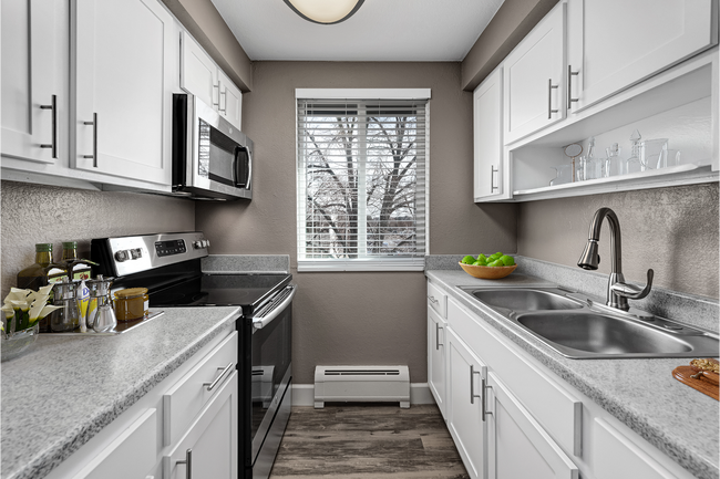 Cocina grande de un dormitorio