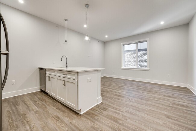 Photo - 658 Grand St Unit 504