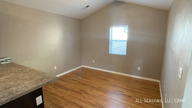 Photo - 720 S Cascade Ave Unidad 720 S Cascade B