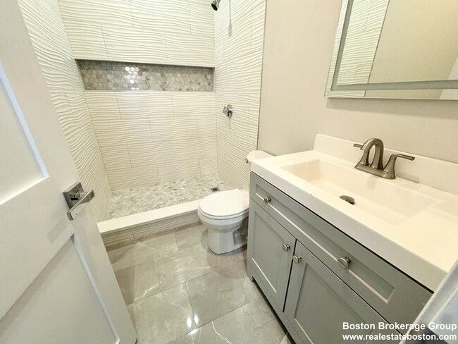 Photo - 55 Burrell St Unidad R