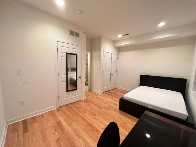 Building Photo - 530 N 36th St Unit 3R