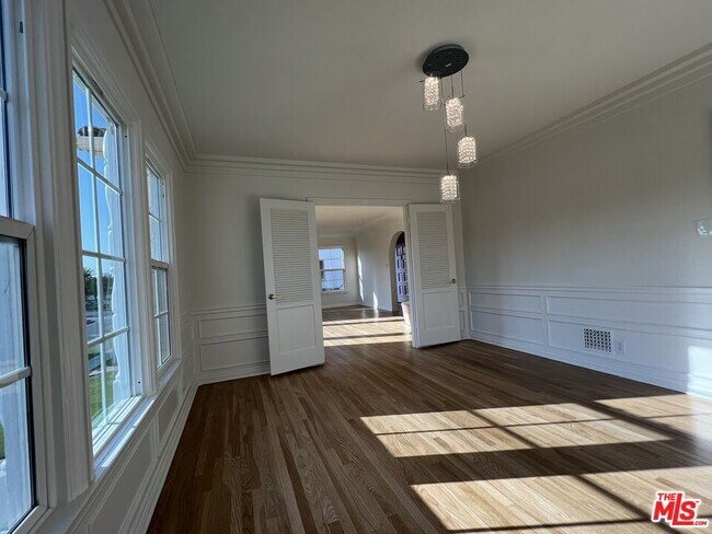 Photo - 4120 S Victoria Ave