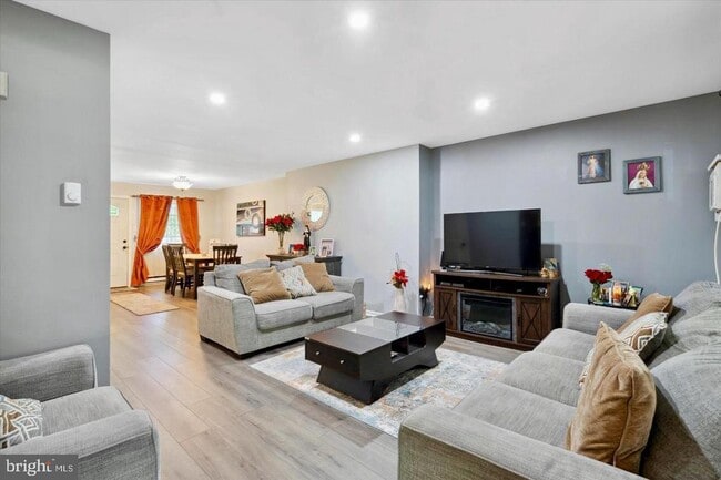 Building Photo - 283 Cardigan Terrace