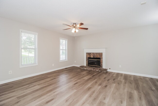 Photo - 435 Ivy Crest Dr