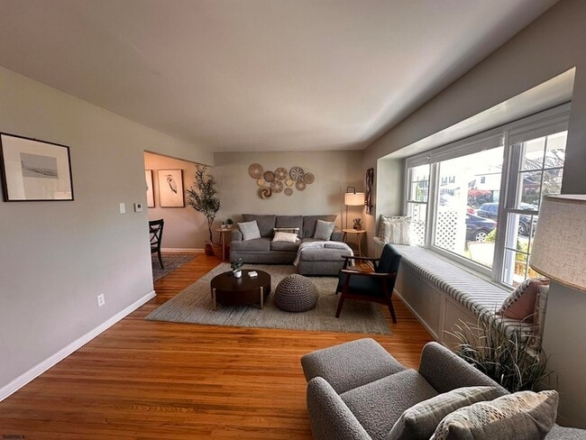 Photo - 611 N Delavan Ave