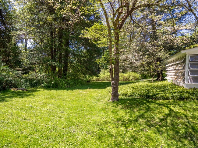 Photo - 209 Peaceable St
