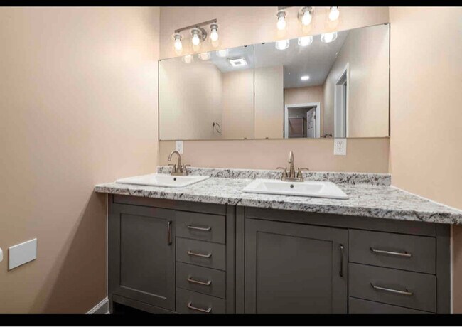 Photo - 1008 E Club Blvd