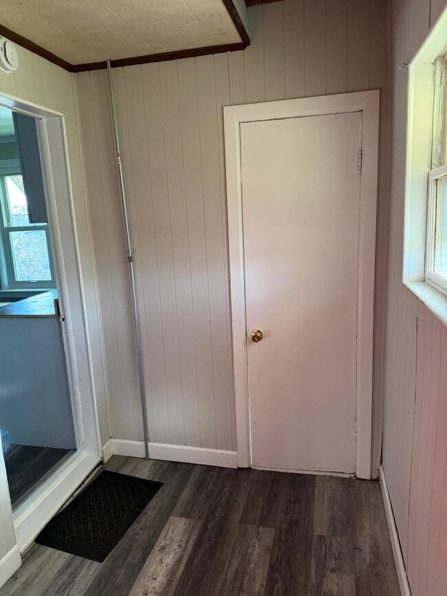 Photo - 930 S Victory St