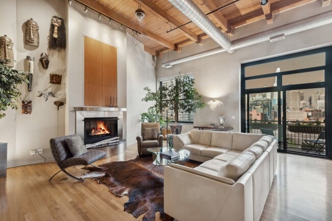 Photo - 525 W Superior St Unit 626