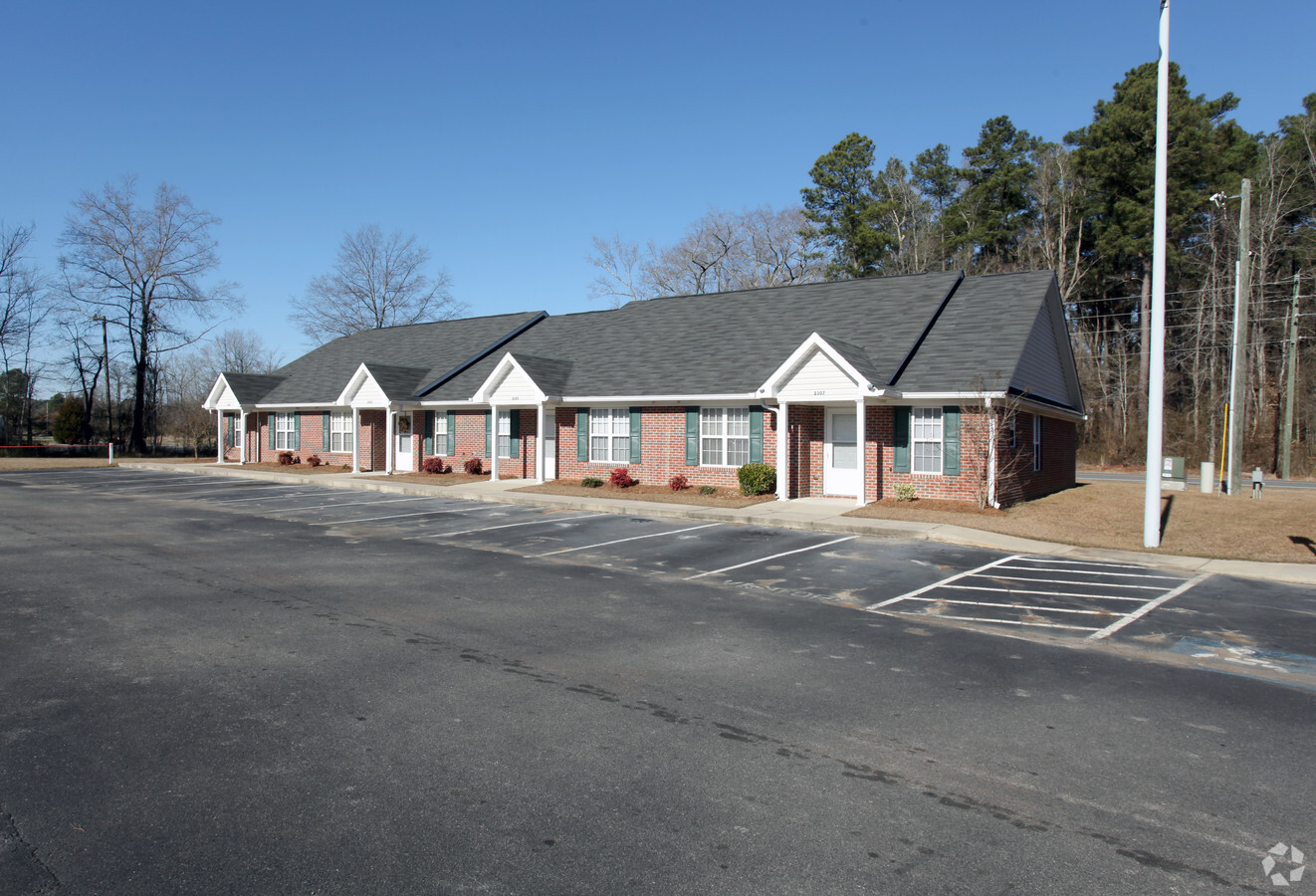 Sunnybrook Apartments - Sunnybrook Apartments