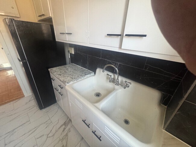 Photo - 1409 Metropolitan Ave