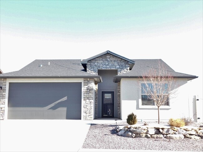 Building Photo - Incredibly nice home in Pear Park!!