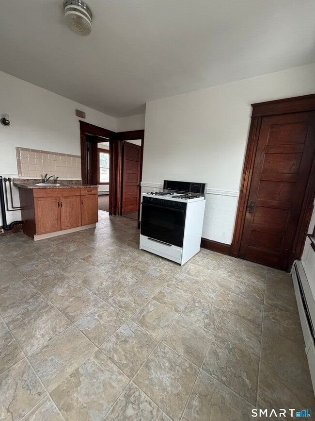 Photo - 366 Tolland St Unit 3