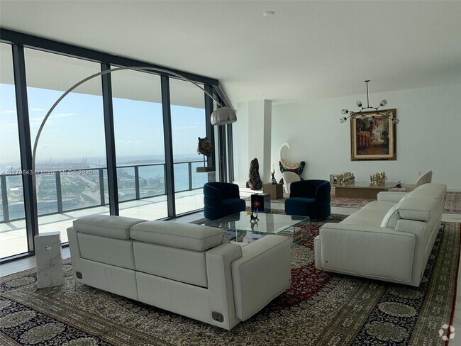 Building Photo - 1000 Biscayne Blvd Unit 4402 Rental