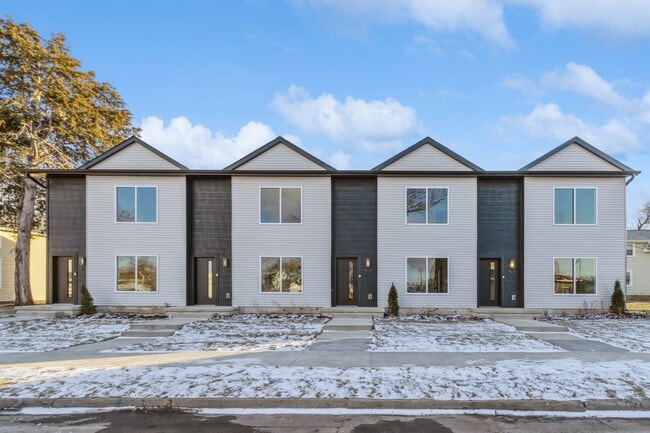 Photo - 415 C Ave NW