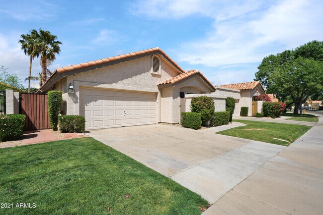 Photo - 11010 W Poinsettia Dr