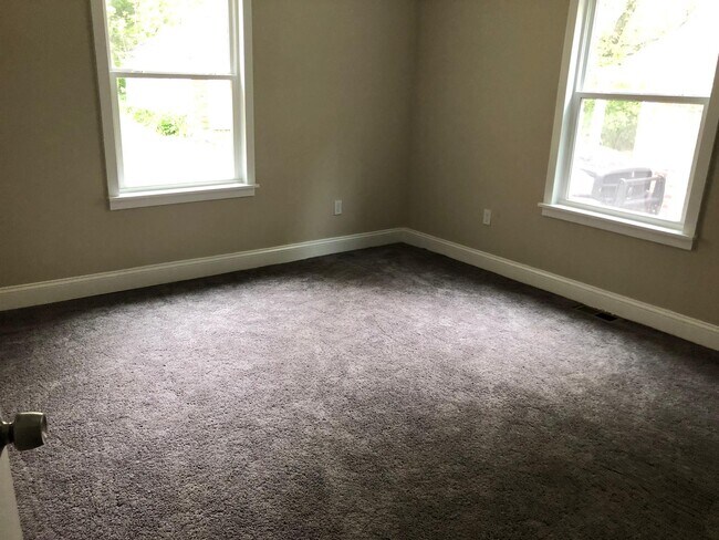 Photo - 2711 Woodbine Ave