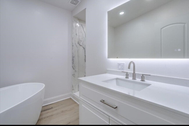 Photo - 710 North St