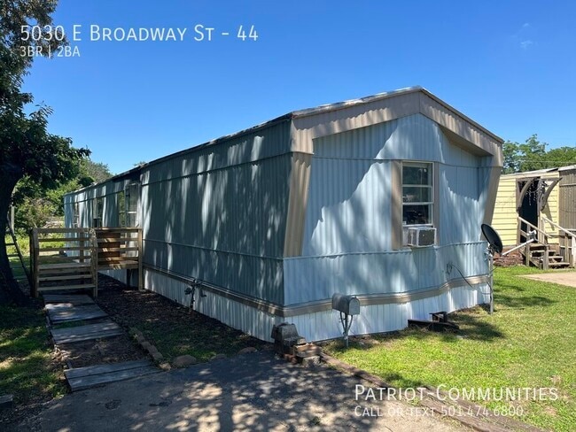 Building Photo - 5030 E Broadway St