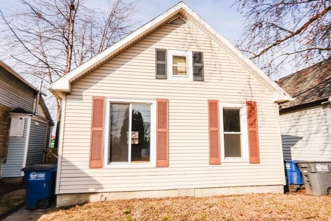 Building Photo - Well maintaned and clean two bedroom home ...
