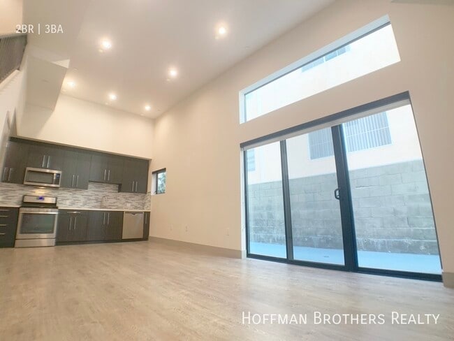 Photo - 115 S St Andrews Pl Unit 5