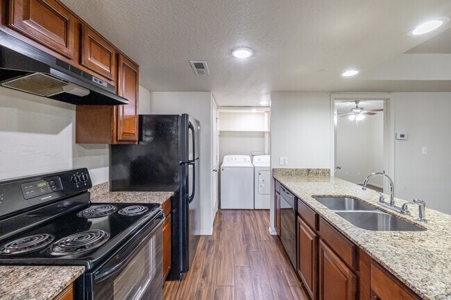 1BR, 1BA - 640SF - Kitchen