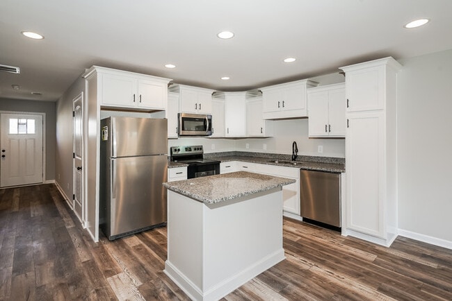 Photo - 212 Signature Pl