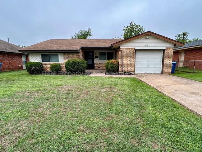 Photo - 633 Lotus Ave