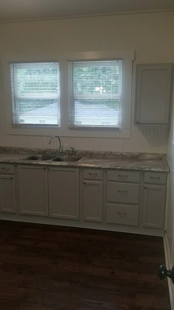 Photo - Spacious 2 Bedroom 1 Bathroom Home WIth Hu...