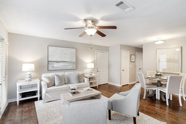 Photo - Lakeshore Pointe Apartment Homes