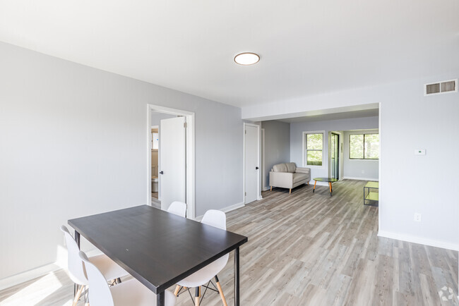 Interior Photo - 5735 Hobart St, Pittsburgh, PA 15217 Rental