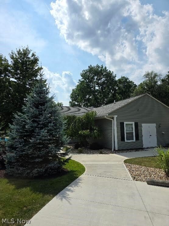 Building Photo - 9997 Independence Dr