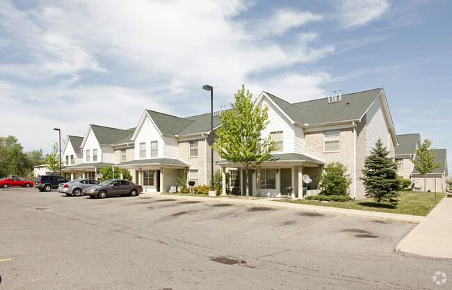 Shelborne Square Apartments - Shelborne Square Apartments