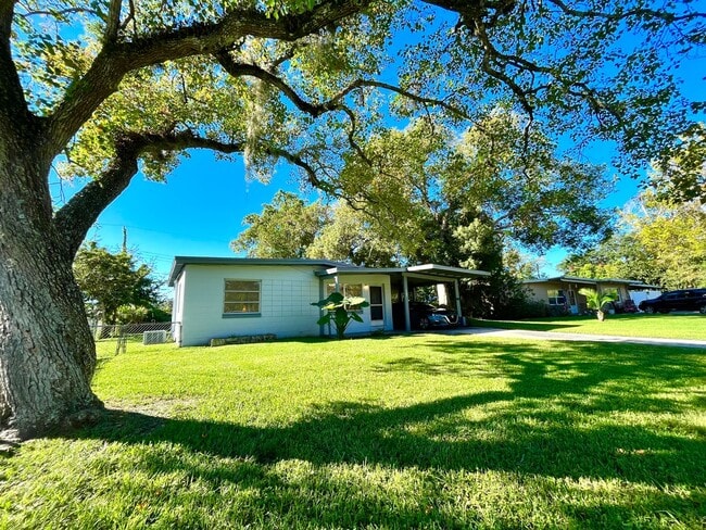 Photo - 107 Mayfair Cir