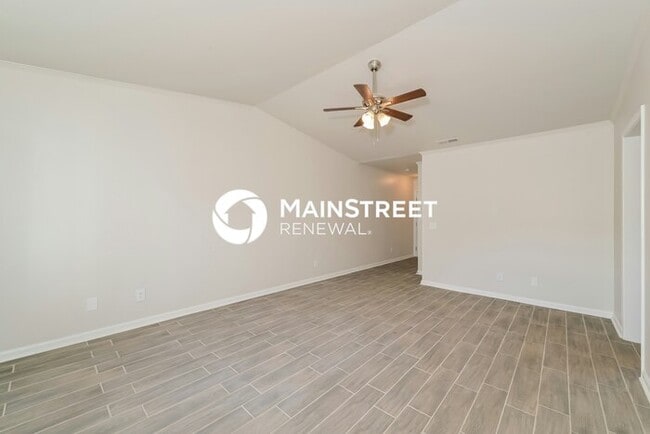 Photo - 3 Bedroom Pet-Friendly Home in KNOXVILLE, TN with Main Street Renewal