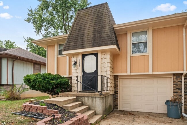 Building Photo - Affordable 2-Bedroom Duplex with Garage, D...