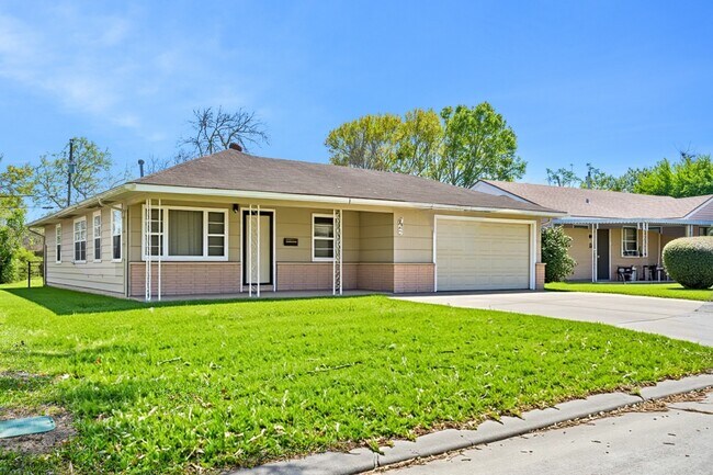 Photo - 602 N Circle Dr