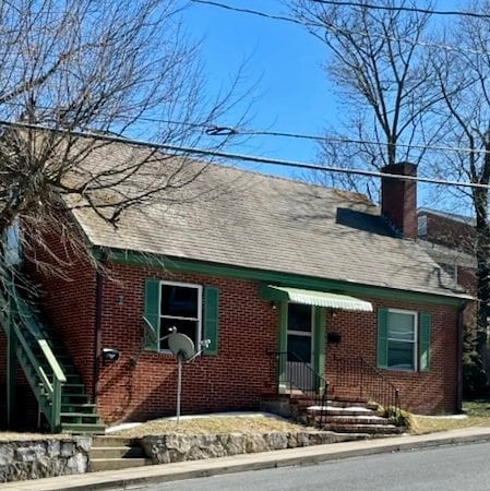 Building Photo - 10 N Court St