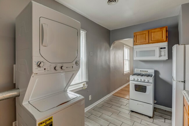 Photo - 14008 Hobart Ave