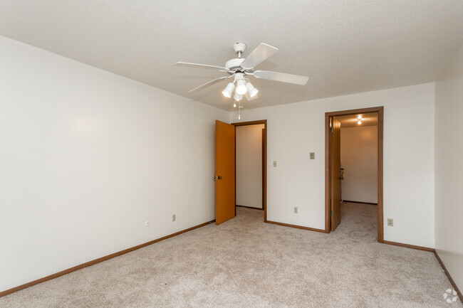 Photo - Willow Knolls Apartments